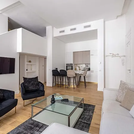 Luxury Renovated - Rue Hoche Apartment