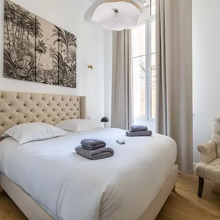 Apartment Luxury Renovated - Rue Hoche *